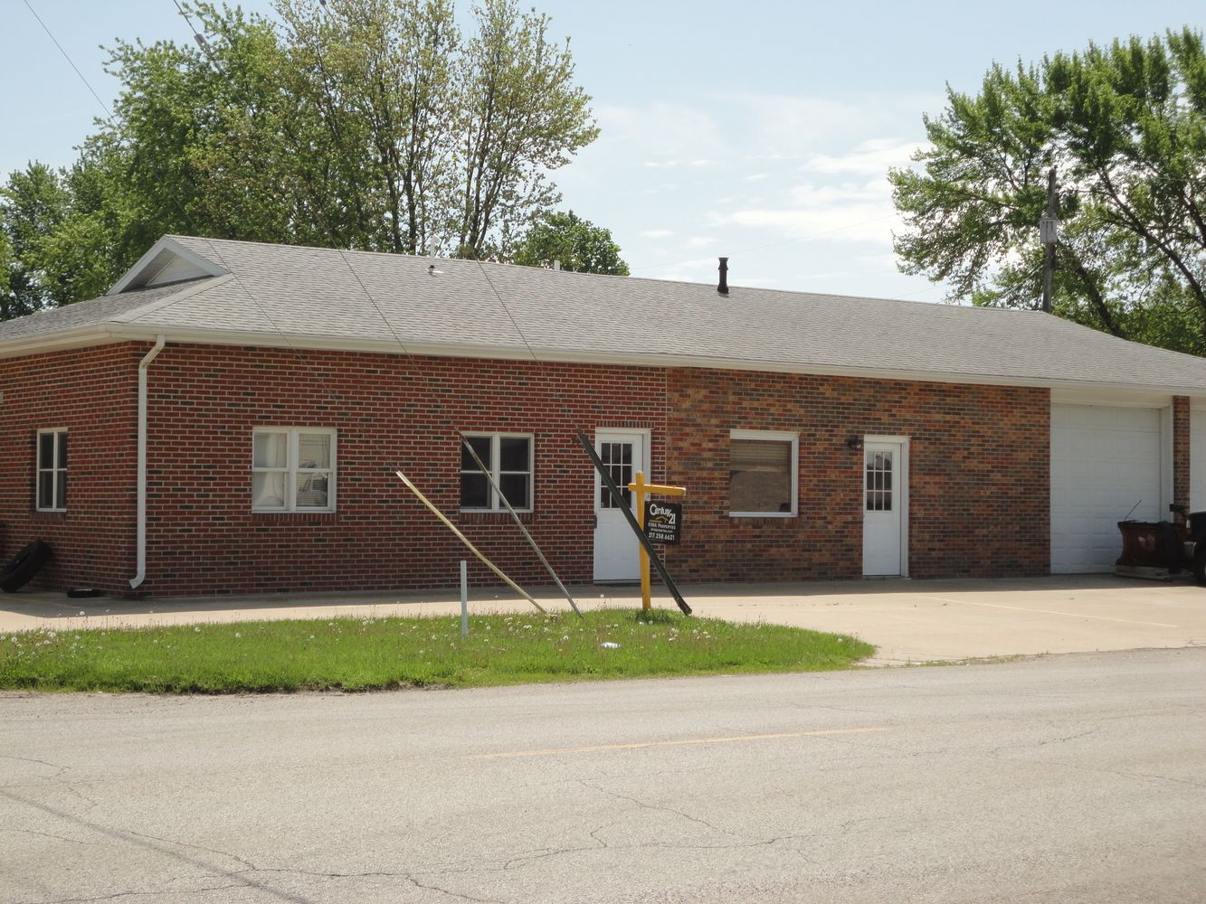 720 N 33rd St, Mattoon, IL 61938